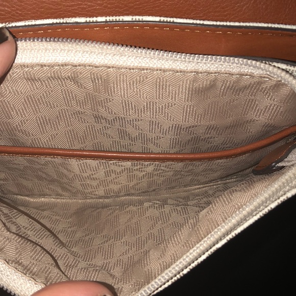 Michael Kors cross body purse - Picture 6 of 8